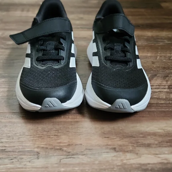 Adidas NEW Kids Black and White Velcro Sneakers - Picture 2 of 6